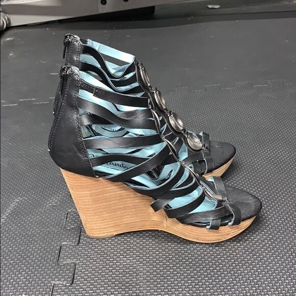 Miranda Lambert Black 4” Wedge - Picture 2 of 5